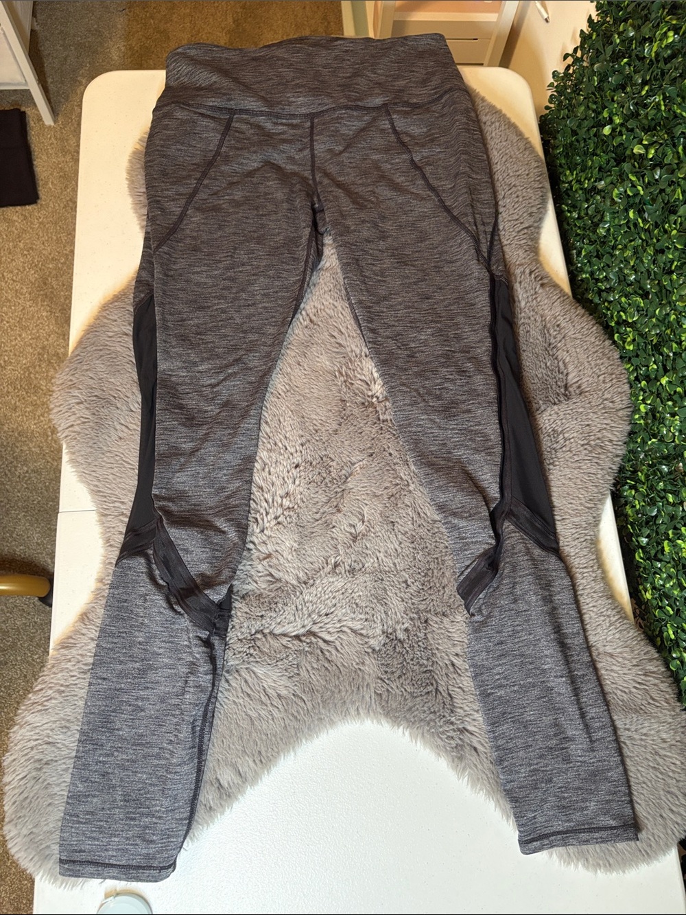 Athleta Heathered Gray Leggings with Black Mesh Panels Size Large - Picture 6 of 6